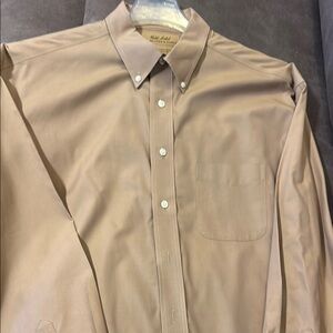 Roundtree & Yorke Brown Dress Shirt Classic Style